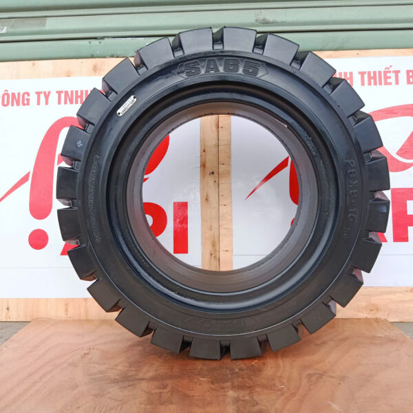 lop-xe-nang-28×9-15_02
