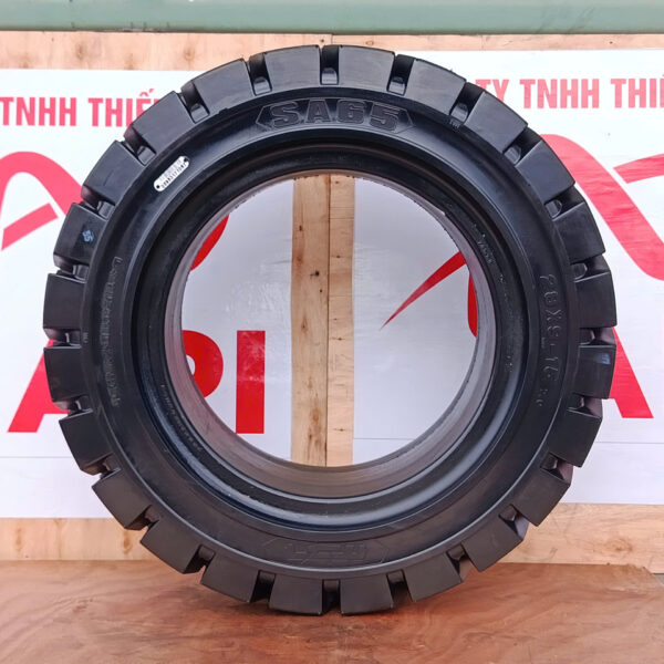 lop-xe-nang-28×9-15_03